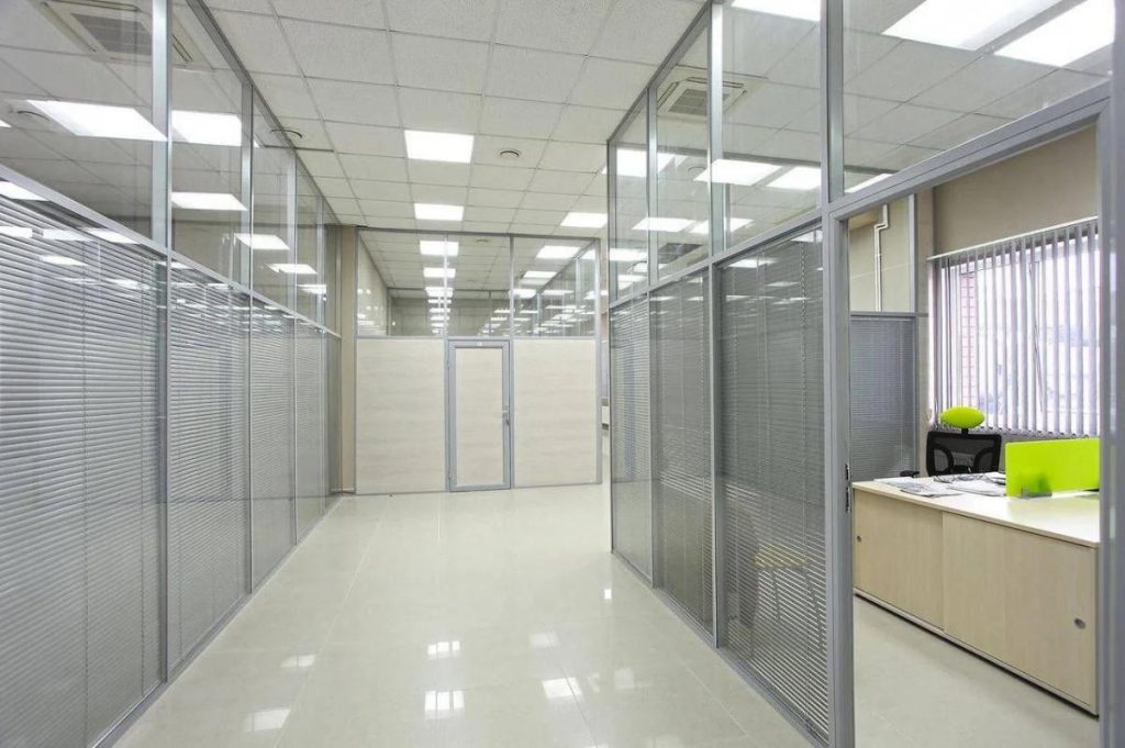 Алюминиевая перегородка 02